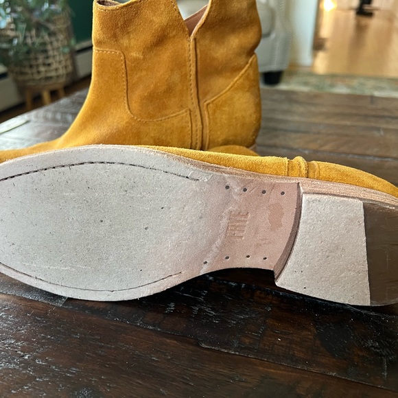Frye booties size 8 - Picture 3 of 4